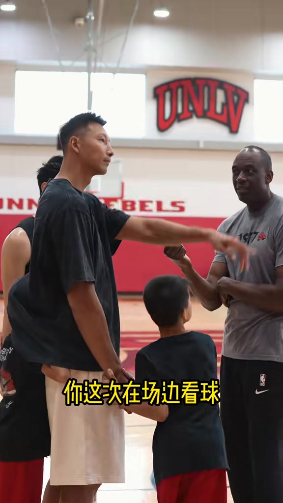 易建联场边观战！崔永熙：比赛刚开始时想在大哥面前展示下自己